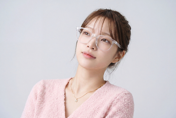 JPG 편집이미지 옷 여자 패션 안경 분홍색 포즈 조명 머리 귀여움 촬영 부드러움 뷰티풀 의료성형뷰티 스타일 편집실사 AI인물포토 AI콘텐츠 잡화 컬러 컨셉 사람 신체부위 감각 CG 파일형식 AI포토
