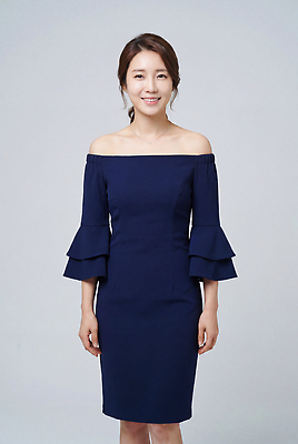 JPG 편집이미지 드레스 옷 여자 패션 백그라운드 스튜디오 미소 사람 의료성형뷰티 스타일 편집실사 AI인물포토 AI콘텐츠 표정 CG 파일형식 AI포토