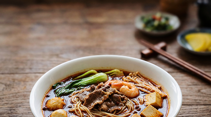 JPG 편집이미지 그릇 음식 채소 재료 젓가락 탁자 반찬 새우 요리 식사 소고기 맛 국수 두부 마라탕 편집실사 AI포토 AI콘텐츠 식기 가구 컨셉 수저 육류 갑각류 중식 면류 CG 파일형식 동물 생활용품 식재료 오브젝트