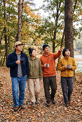 JPG 나무 편집이미지 여자 남자 음료 자연 나뭇잎 풍경 컵 친구 걷기 산책 캠핑 숲 외출 의료성형뷰티 편집실사 AI인물포토 AI콘텐츠 식물 식기 잎 관계 모션 레저 휴식 사람 CG 생태계 파일형식 AI포토 컨셉