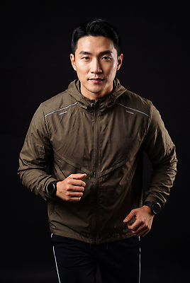 JPG 편집이미지 남자 스포츠 스튜디오 건강 운동복 달리기 조깅 운동 헬스 집중 연습 의료성형뷰티 편집실사 AI인물포토 AI콘텐츠 옷 컨셉 모션 사람 CG 파일형식 AI포토
