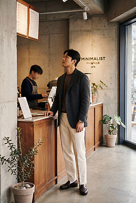 JPG 편집이미지 디자인 옷 패션 남자 음료 사람 인테리어 카페 계산대 고객 메뉴 바리스타 주문 의료성형뷰티 미니멀 편집실사 AI인물포토 AI콘텐츠 직업 상점 CG 파일형식 AI포토