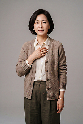 JPG 모델 편집이미지 여자 중년 포즈 스튜디오 표정 앞모습 의료성형뷰티 편집실사 AI인물포토 AI콘텐츠 뷰포인트 사람 성인 CG 파일형식 AI포토