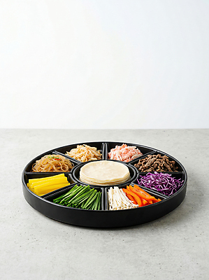 JPG 편집이미지 한국전통 전통 접시 한식 음식 채소 재료 파프리카 한국 육류 요리 식사 다양 전통음식 소고기 볶음 단무지 팽이버섯 부추 구절판 냉채 맛살 잡채 적양배추 편집실사 AI포토 AI콘텐츠 식기 아시아 다수 식재료 버섯 CG 양배추 파일형식 나라
