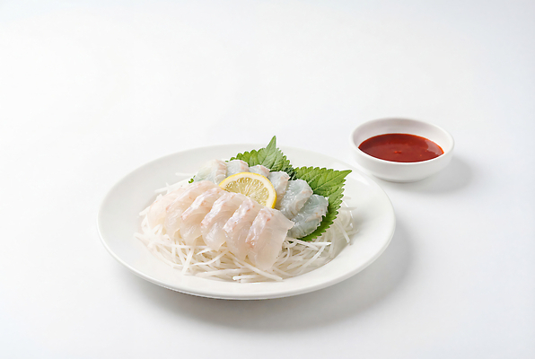 JPG 편집이미지 접시 한식 음식 요리 식사 회 신선 해산물 깻잎 메인요리 무채 우럭 초고추장 편집실사 AI포토 AI콘텐츠 식기 채소 어류 양념 CG 파일형식 수중동물 동물