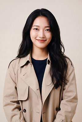 JPG 모델 편집이미지 긴머리 여자 패션 포즈 미소 가을 트렌치코트 의료성형뷰티 스타일 편집실사 AI인물포토 AI콘텐츠 헤어스타일 계절 표정 사람 코트 CG 파일형식 AI포토 외투 상의 옷