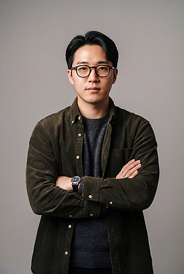 JPG 편집이미지 옷 남자 안경 포즈 스튜디오 표정 사람 팔짱 의료성형뷰티 편집실사 AI인물포토 AI콘텐츠 잡화 모션 CG 파일형식 AI포토