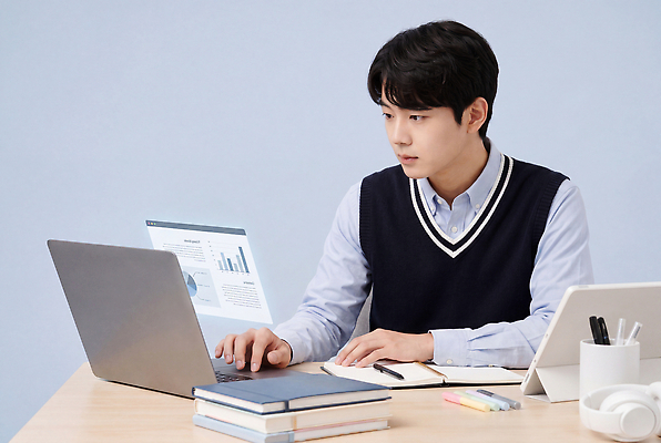 JPG 편집이미지 남자 교복 커뮤니케이션 그래프 실험 노트북 전자제품 학습 기록 작업 책상 분석 신학기 문서 의료성형뷰티 편집실사 AI인물포토 AI콘텐츠 옷 교육 가구 컨셉 사람 CG 파일형식 AI포토 생활용품 오브젝트