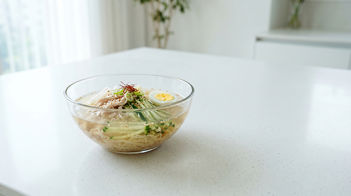 JPG 편집이미지 그릇 한식 음식 채소 식탁 건강 요리 계란 식사 면류 국수 준비 초계국수 편집실사 AI포토 AI콘텐츠 식기 탁자 알 CG 파일형식 가구 생활용품 오브젝트