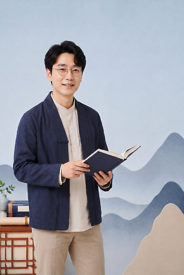 직업 표정 사람 역사 CG 파일형식 AI포토 남자 책 미소 산 옷 포즈 촬영 편집이미지 편집실사 JPG 의료성형뷰티 교사 강의 한국사 AI콘텐츠 AI인물포토