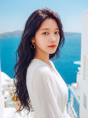 JPG 편집이미지 옷 여자 바다 여행 자연 하늘 풍경 건물 여름 관광지 햇빛 머리 산토리니 의료성형뷰티 편집실사 AI인물포토 AI콘텐츠 건축물 계절 사람 신체부위 빛 그리스 CG 생태계 파일형식 AI포토 건축 유럽 나라