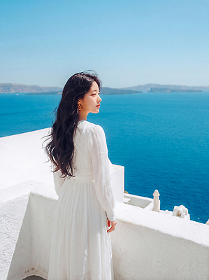 JPG 편집이미지 건축물 여자 바다 여행 자연 풍경 해변 산토리니 의료성형뷰티 편집실사 AI인물포토 AI콘텐츠 건축 사람 그리스 CG 생태계 파일형식 AI포토 유럽 나라