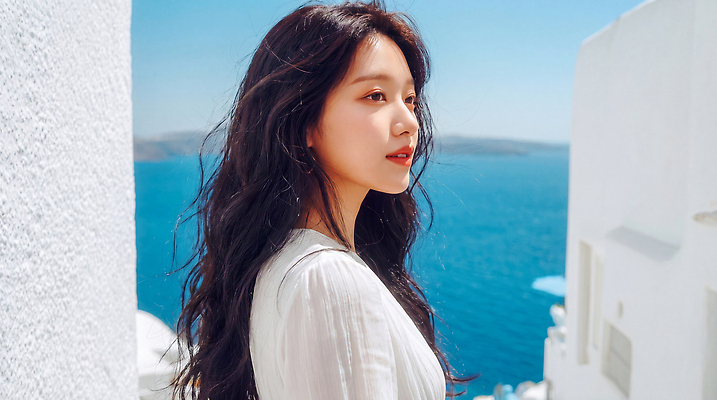 JPG 편집이미지 여자 바다 여행 하늘 풍경 건물 여름 머리카락 산토리니 의료성형뷰티 편집실사 AI인물포토 AI콘텐츠 건축물 계절 사람 머리 그리스 CG 파일형식 AI포토 건축 유럽 신체부위 나라