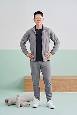JPG 편집이미지 웰빙 남자 요가 실내 건강 사람 운동복 운동 헬스 스트레칭 매트 연습 체육관 의료성형뷰티 편집실사 AI포토 AI인물포토 AI콘텐츠 옷 내부 CG 파일형식