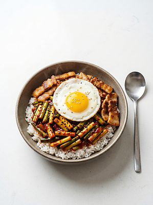 JPG 편집이미지 음식 밥 육류 요리 유행 계란 식사 맛 비빔밥 한그릇 마늘종 편집실사 1 한식 줄기 컨셉 식재료 마늘 알 CG 파일형식 식물 채소