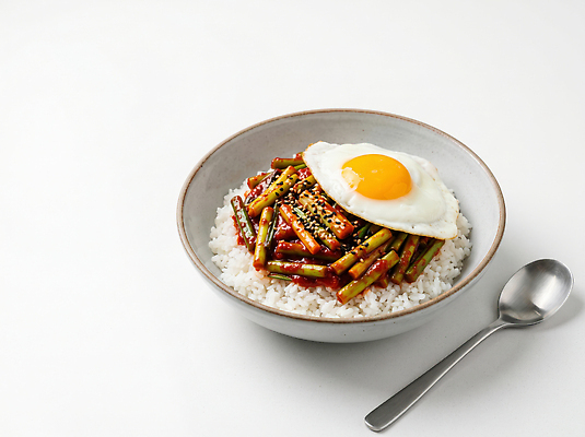 JPG 편집이미지 한식 음식 채소 재료 밥 건강 요리 유행 계란 식사 맛 비빔밥 밥그릇 마늘종 편집실사 그릇 줄기 컨셉 마늘 알 CG 파일형식 식물 식기