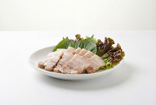 JPG 편집이미지 접시 한식 음식 채소 재료 육류 요리 식사 저녁식사 신선 상추 준비 건강식 수육 편집실사 AI포토 AI콘텐츠 식기 식재료 CG 파일형식