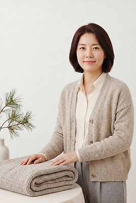 JPG 식물 편집이미지 옷 여자 가정 조명 일상 인테리어 방 분위기 담요 의료성형뷰티 편집실사 AI인물포토 AI콘텐츠 디자인 컨셉 사람 라이프 CG 파일형식 AI포토 생활