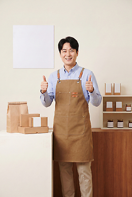 직업 표정 사람 경제 상인 CG 파일형식 AI포토 남자 상점 계산대 미소 상품 친절 서비스 직원 편집실사 JPG 편집이미지 의료성형뷰티 앞치마 소상공인 AI인물포토 AI콘텐츠