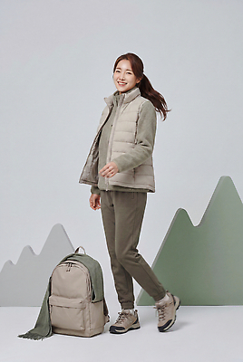 JPG 편집이미지 옷 여자 여행 포즈 바지 배낭 산 실내 웃음 등산객 등산복 등산가방 패딩 의료성형뷰티 스타일 편집실사 AI인물포토 AI콘텐츠 가방 하의 표정 사람 내부 등산 점퍼 CG 파일형식 AI포토 잡화 트래킹 외투 상의 레저