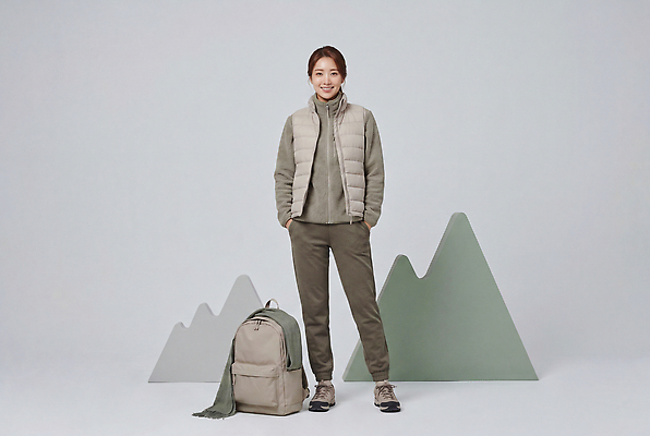 JPG 모델 편집이미지 옷 여자 패션 가방 산 운동복 운동 유행 등산 등산객 등산복 등산가방 의료성형뷰티 스타일 편집실사 AI인물포토 AI콘텐츠 잡화 건강 사람 트래킹 CG 파일형식 AI포토 레저
