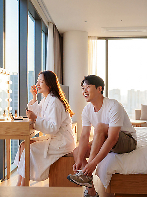 JPG 편집이미지 커플 여자 남자 운동화 창문 아침 웃음 일상 햇빛 화장 방 즐거움 준비 의료성형뷰티 편집실사 AI인물포토 AI콘텐츠 주간 감정 신발 관계 표정 사람 라이프 빛 뷰티 CG 파일형식 AI포토 자연요소 생활