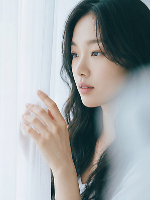 사람 CG 파일형식 AI포토 여자 창 커튼 생각 방 조용 혼자 편집실사 JPG 편집이미지 의료성형뷰티 뷰티 AI인물포토 AI콘텐츠