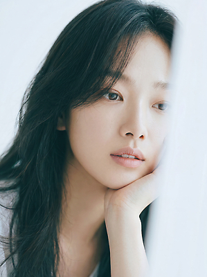 JPG 편집이미지 여자 감정 생각 뷰티 창가 의료성형뷰티 편집실사 AI인물포토 AI콘텐츠 창문 사람 CG 파일형식 AI포토