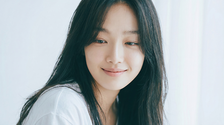 JPG 모델 편집이미지 긴머리 여자 감정 가구 표정 미소 뷰티 분위기 읽기 피부 의료성형뷰티 편집실사 AI인물포토 AI콘텐츠 헤어스타일 생활용품 컨셉 모션 사람 신체부위 CG 파일형식 AI포토 오브젝트