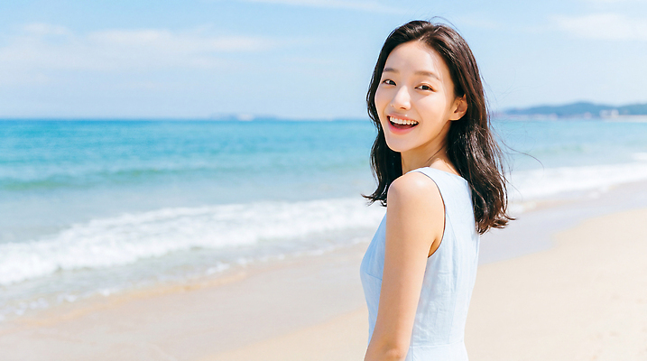 JPG 편집이미지 여자 바다 자연 날씨 웃음 해변 여름 심플 의료성형뷰티 편집실사 AI인물포토 AI콘텐츠 계절 표정 사람 CG 생태계 파일형식 AI포토