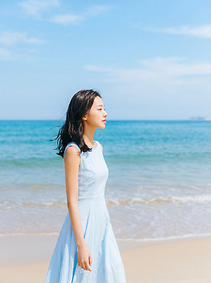 JPG 편집이미지 여자 파도 바다 자연 하늘 해변 물 여름 걷기 의료성형뷰티 편집실사 AI인물포토 AI콘텐츠 자연요소 계절 모션 사람 CG 생태계 파일형식 AI포토