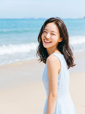 JPG 편집이미지 여자 파도 바다 자연 하늘 웃음 사람 해변 여름 물가 즐거움 의료성형뷰티 편집실사 AI인물포토 AI콘텐츠 계절 감정 표정 풍경 CG 생태계 파일형식 AI포토