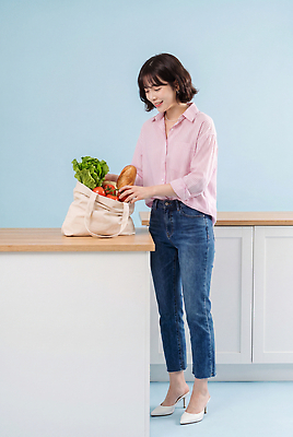 JPG 편집이미지 여자 음식 빵 채소 재료 쇼핑 장보기 주방 신선 에코백 의료성형뷰티 편집실사 AI인물포토 AI콘텐츠 가방 사람 CG 에코 파일형식 AI포토 잡화 환경