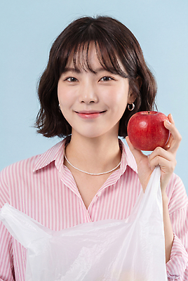 상의 무늬 과일 표정 사람 CG 파일형식 AI포토 여자 사과 쇼핑 봉투 미소 줄무늬 셔츠 JPG 편집실사 편집이미지 의료성형뷰티 장보기 AI인물포토 AI콘텐츠