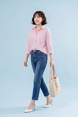 JPG 모델 편집이미지 여자 패션 포즈 셔츠 장보기 걷기 청바지 에코백 의료성형뷰티 편집실사 AI인물포토 AI콘텐츠 상의 가방 바지 모션 사람 CG 에코 파일형식 AI포토 잡화 옷 하의 환경