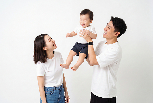 JPG 편집이미지 여자 남자 행복 어린이 가족 엄마 사랑 웃음 부모 육아 아기 아빠 즐거움 의료성형뷰티 편집실사 AI인물포토 AI콘텐츠 감정 관계 표정 사람 CG 파일형식 AI포토