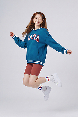 JPG 편집이미지 여자 패션 신발 표정 웃음 소녀 캐주얼 점프 의료성형뷰티 편집실사 AI인물포토 AI콘텐츠 옷 어린이 모션 사람 CG 파일형식 AI포토