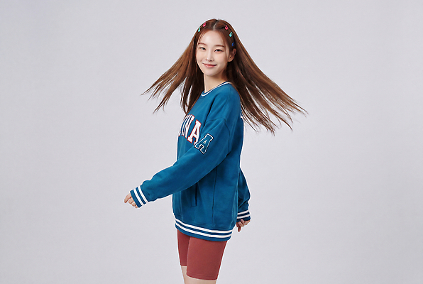JPG 편집이미지 여자 패션 웃음 캐주얼 머리 청바지 즐거움 의료성형뷰티 스타일 편집실사 AI인물포토 AI콘텐츠 옷 감정 바지 표정 사람 신체부위 CG 파일형식 AI포토 하의