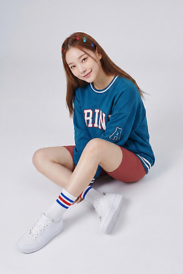 JPG 편집이미지 여자 패션 포즈 운동화 신발 상의 바지 양말 앉기 캐주얼 머리핀 의료성형뷰티 스타일 편집실사 AI인물포토 AI콘텐츠 옷 장신구 모션 하의 사람 CG 파일형식 AI포토