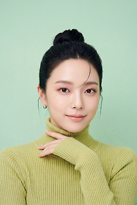 JPG 편집이미지 손 여자 패션 얼굴 포즈 사람 귀걸이 터틀넥 목 의료성형뷰티 스타일 편집실사 AI인물포토 AI콘텐츠 장신구 신체부위 스웨터 CG 파일형식 AI포토 상의 옷