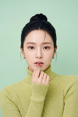JPG 편집이미지 여자 패션 얼굴 포즈 생각 립스틱 터틀넥 스웨터 의료성형뷰티 스타일 편집실사 AI인물포토 AI콘텐츠 상의 사람 신체부위 화장품 CG 파일형식 AI포토 옷 뷰티