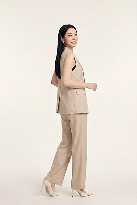 JPG 편집이미지 긴머리 옷 여자 패션 포즈 웃음 사람 정장 비즈니스우먼 의료성형뷰티 스타일 편집실사 AI인물포토 AI콘텐츠 헤어스타일 비즈니스 표정 직장인 CG 파일형식 AI포토 직업