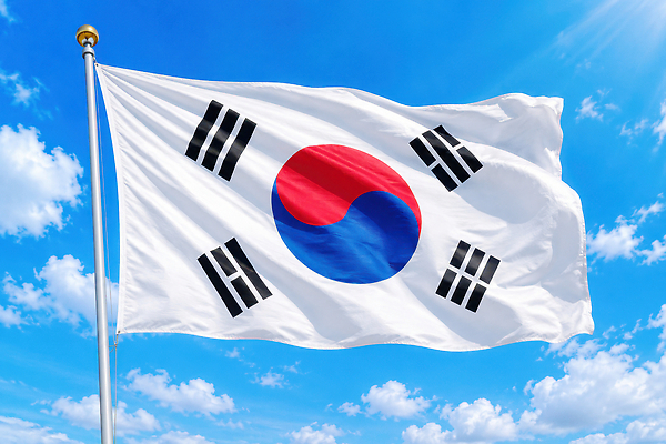 JPG 편집이미지 기념일 문화 상징 하늘 바람 한국 빨간색 파란색 흰색 깃발 국기 태극기 제헌절 편집실사 AI컴퓨터그래픽 AI콘텐츠 자연요소 아시아 컬러 날씨 이벤트 국경일 CG 파일형식 나라
