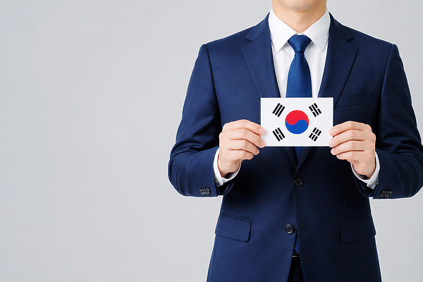 JPG 편집이미지 옷 남자 상징 비즈니스 한국 들기 정장 국기 공식 제헌절 의료성형뷰티 편집실사 AI인물포토 AI콘텐츠 아시아 모션 사람 국경일 CG 파일형식 AI포토 기념일 나라 이벤트