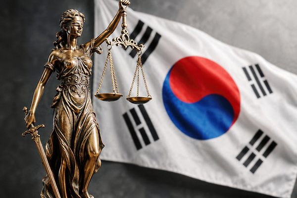 아시아 미술 국경일 CG 파일형식 AI콘텐츠 정의 여신 저울 동상 한국 국기 법 상징 조각 공정 법원 조형물 편집이미지 편집실사 JPG 제헌절 AI컴퓨터그래픽