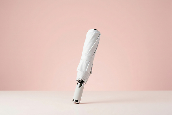 JPG 편집이미지 디자인 분홍색 우산 실내 흰색 오브젝트 양산 편집실사 AI포토 AI콘텐츠 컬러 내부 CG 파일형식