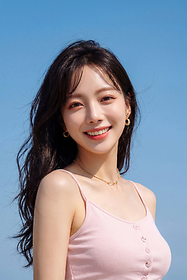 자연요소 계절 감정 바다 날씨 표정 사람 라이프 머리 CG 생태계 파일형식 AI포토 여자 해변 미소 머리카락 바람 자연 일상 행복 스타일 포즈 편집이미지 편집실사 JPG 의료성형뷰티 여름 선탠 AI인물포토 AI콘텐츠
