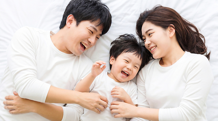 남자 감정 어린이 가구 가족 관계 모션 표정 사람 라이프 CG 파일형식 AI포토 간지럼 부모 웃음 행복 침대 사랑 일상 아들 즐거움 편집이미지 편집실사 JPG 의료성형뷰티 소년 여자 AI인물포토 AI콘텐츠