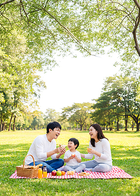 식물 공공시설 남자 어린이 음식 컨셉 가족 관계 표정 말하기 사람 빛 야외활동 CG 생태계 파일형식 AI포토 소풍 공원 디저트 음료 담요 햇빛 나무 대화 아들 웃음 휴식 자연 편집이미지 편집실사 JPG 의료성형뷰티 소년 여자 AI인물포토 AI콘텐츠