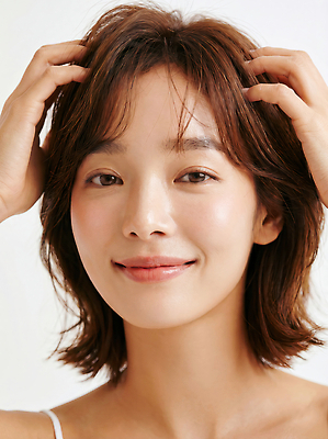 표정 사람 내부 신체부위 머리 CG 파일형식 AI포토 여자 미소 실내 촬영 스타일 뷰티 머리카락 포즈 편집이미지 편집실사 JPG 의료성형뷰티 AI인물포토 AI콘텐츠